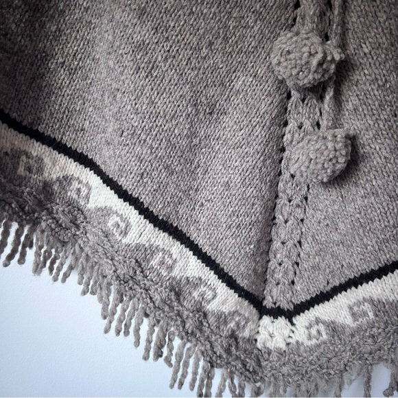 Hand Knit Cowichan Design Brown Wool Triangle Poncho - Picture 13 of 16